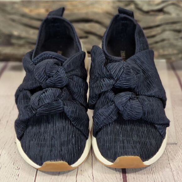 Zara Kids Navy Blue Crinkle Bow Sneakers - Picture 1 of 9